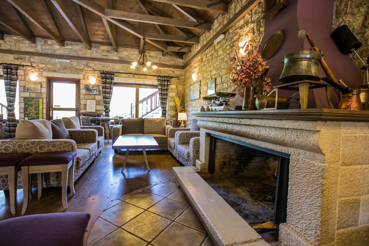 Village Inn Ано Хора Екстериор снимка